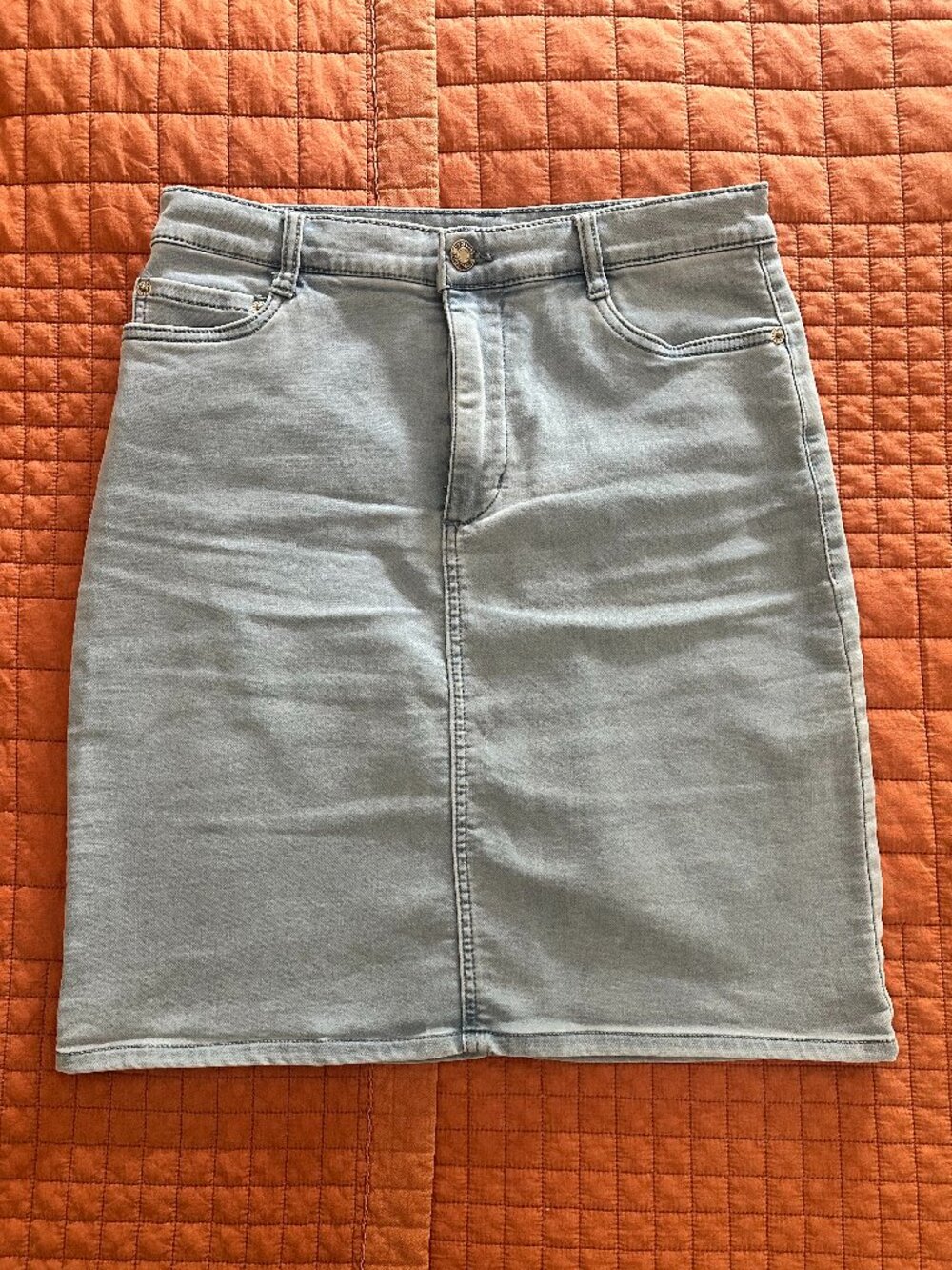32 Degrees Faded Denim Skirt – Size 8